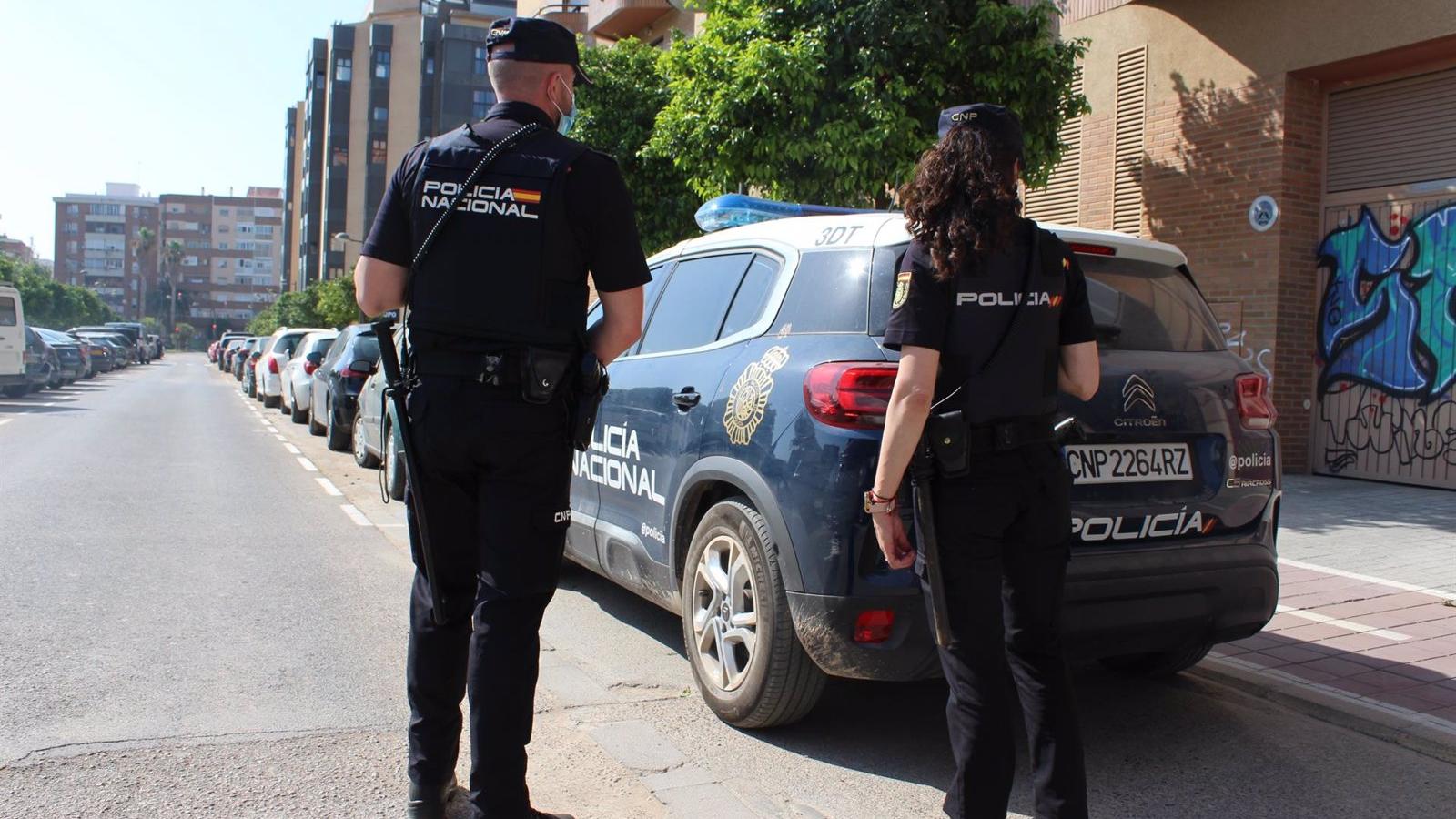 Diez detenidos con más de 130 antecedentes por vender droga en narcopisos de San Blas y Ciudad Lineal