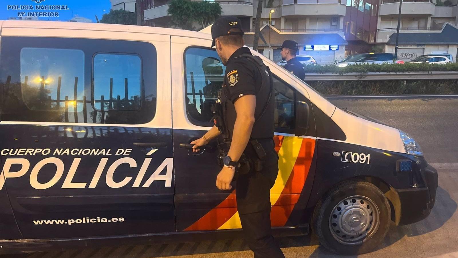 La Policía investiga el hallazgo de un cadáver con signos de violencia en un domicilio de Ciudad Lineal