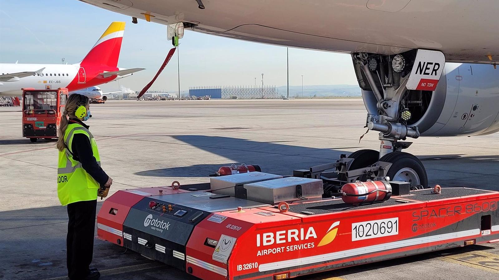 Los sindicatos se concentrarán la próxima semana en los aeropuertos contra el concurso de handling de Aena
