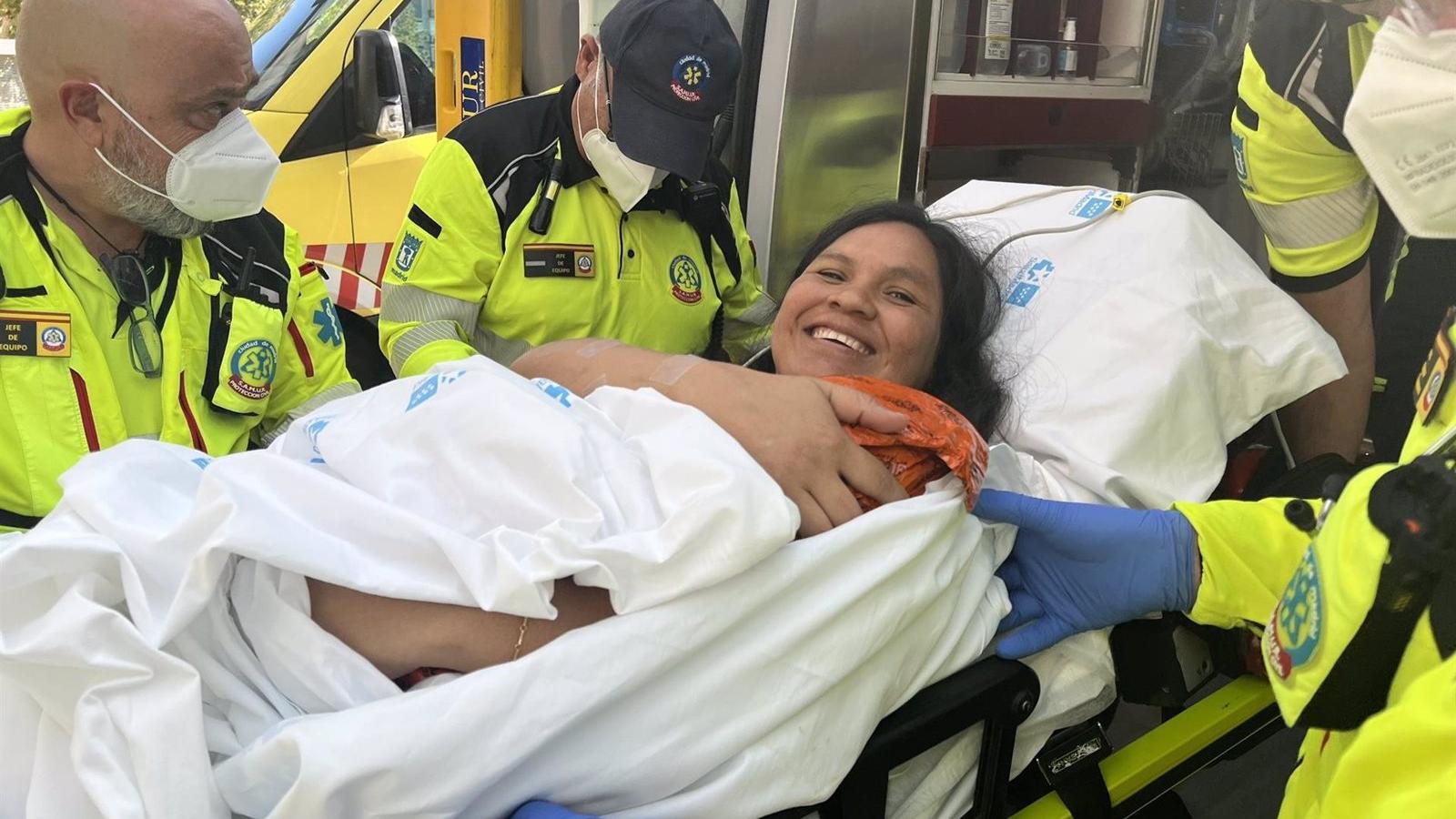 Una ambulancia del Samur, improvisado lugar de nacimiento de una niña que no esperó a llegar al hospital