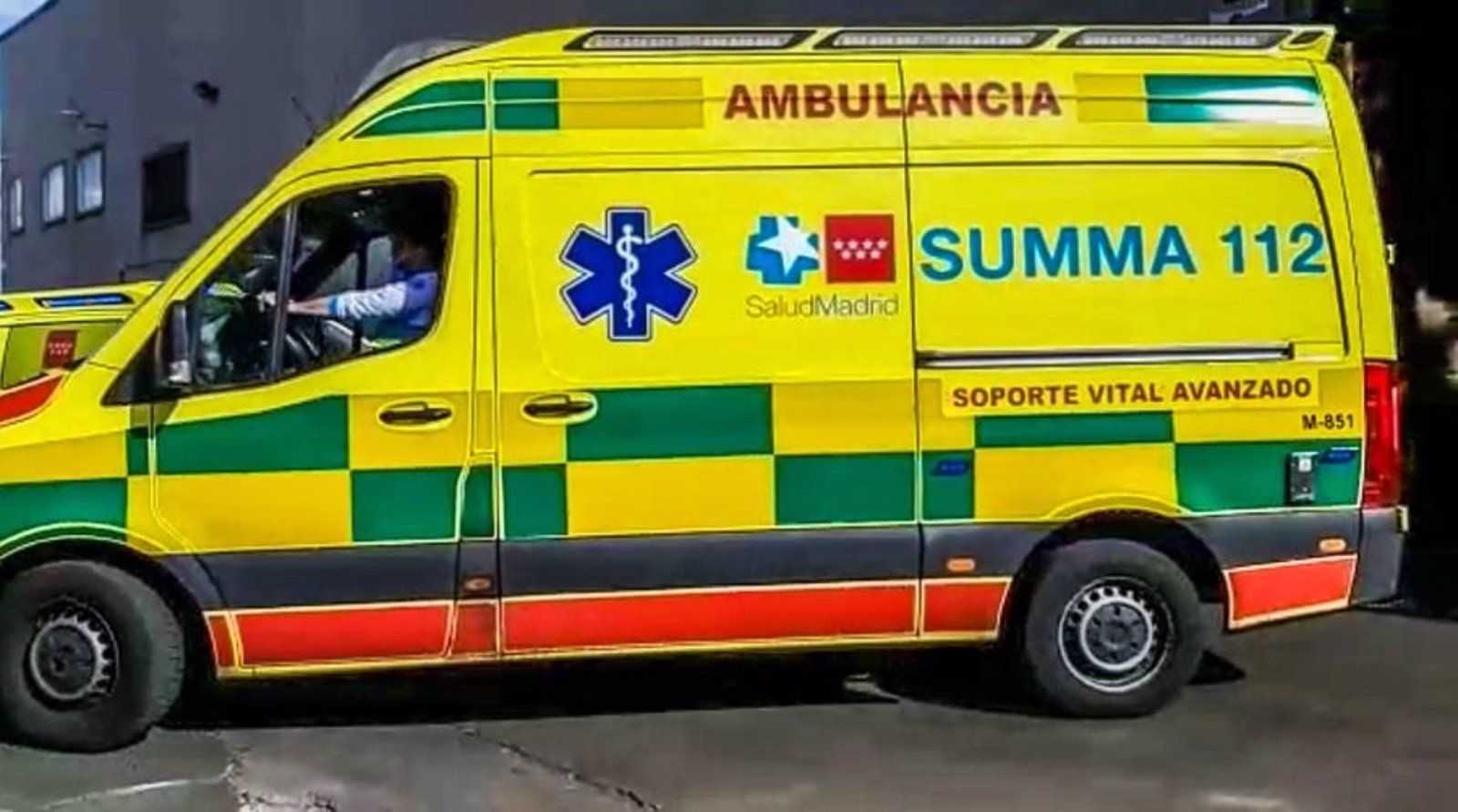 Herido grave un obrero al caer de una escalera en la calle Orense de Madrid