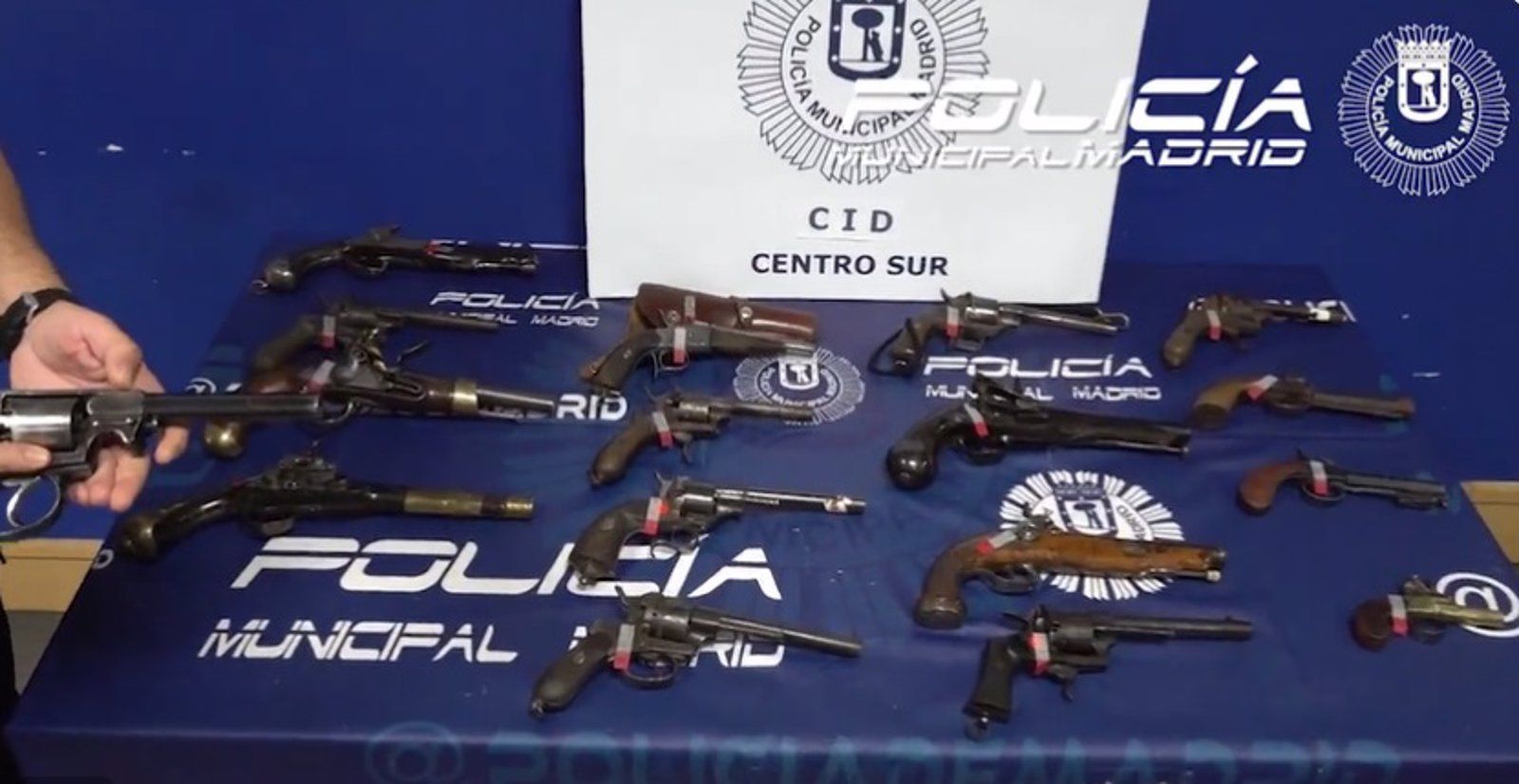  Requisadas 17 armas de fuego en una tienda del Rastro que no tenía licencia para su venta ni exposición