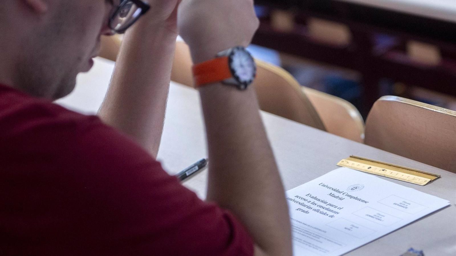 Un total de 3.215 estudiantes recibirán este curso la Beca de Excelencia de la Comunidad de Madrid