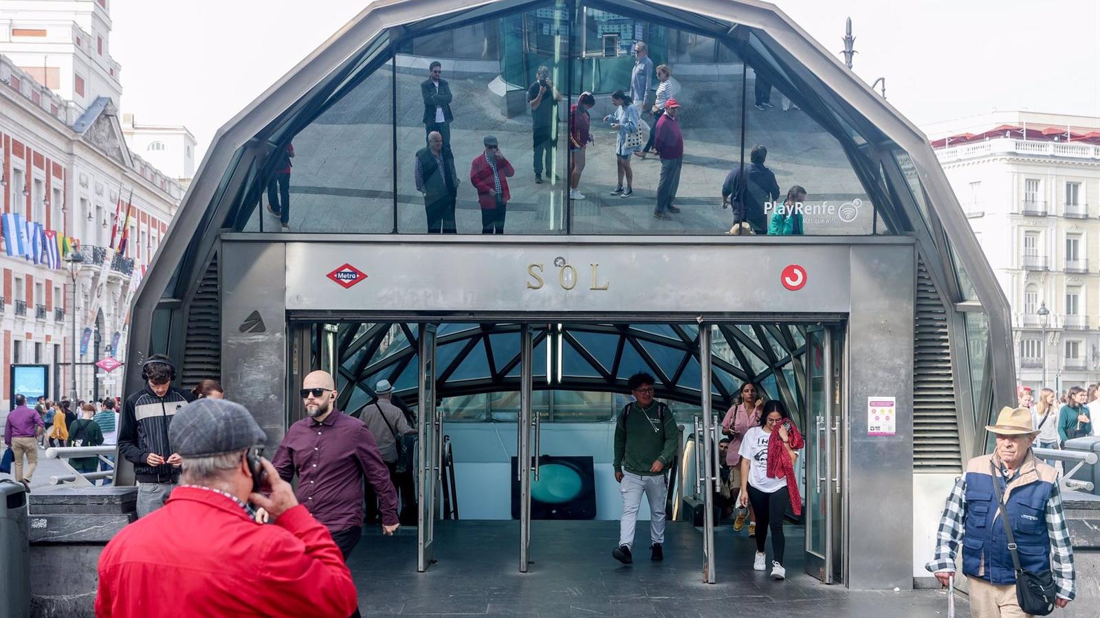 La Comunidad refuerza el transporte público para la fiesta de Todos los Santos