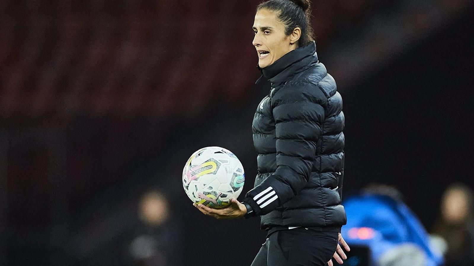 Montse Tomé: &quot;La calma favorece, las jugadoras necesitan estabilidad y equilibrio&quot;
