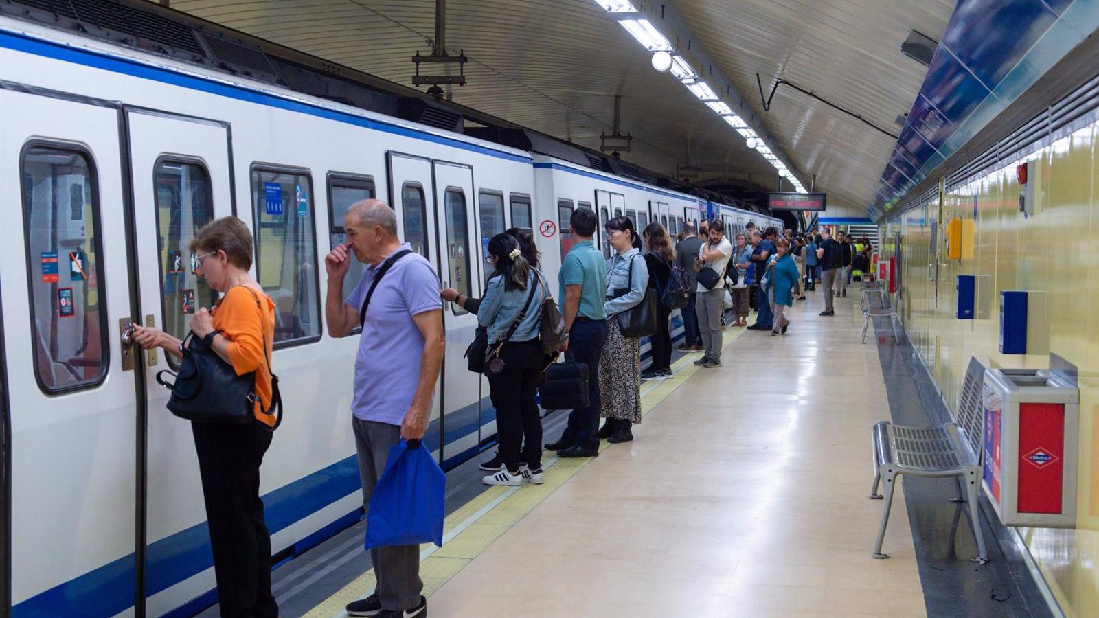 Aumenta un 25,1% los usuarios de autobús en septiembre en Madrid y crece un 7,2% los viajeros en Metro