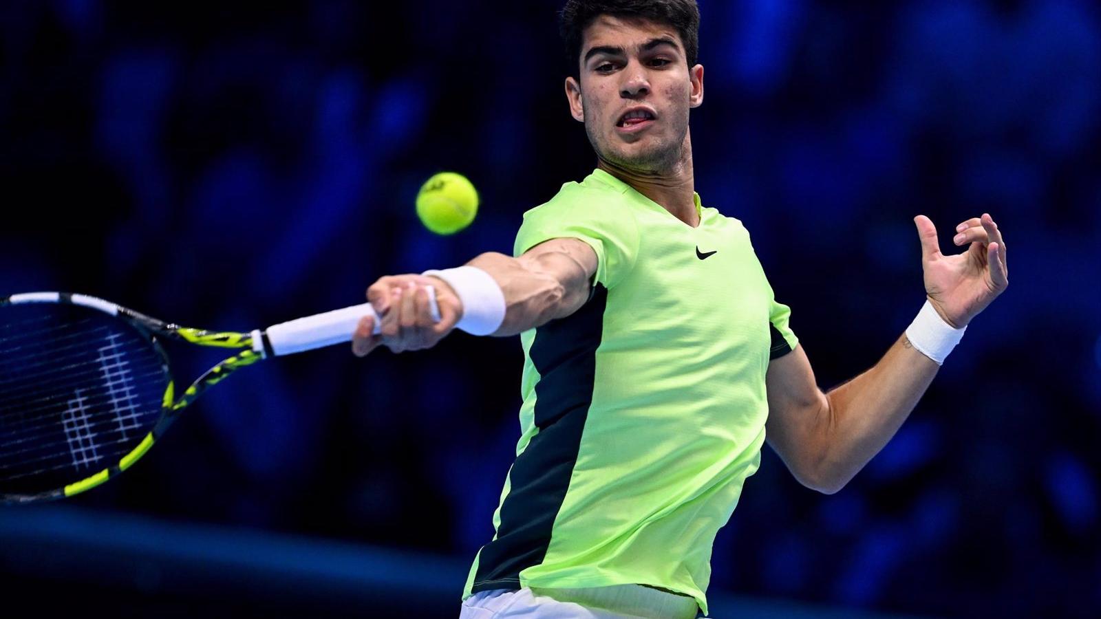 Carlos Alcaraz sucumbe ante Zverev en su estreno en las Finales ATP