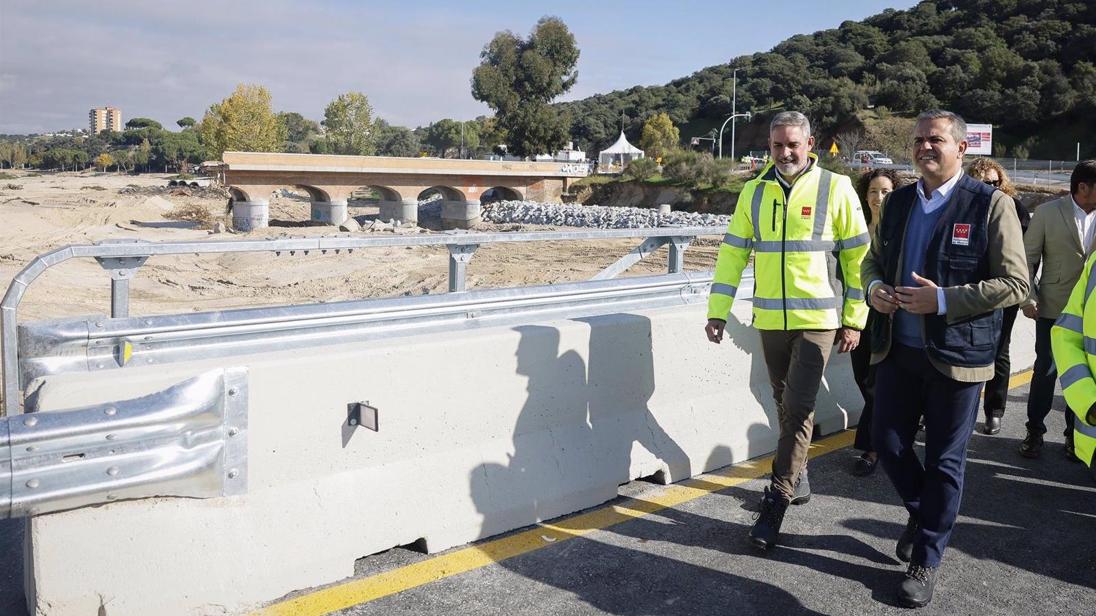Abren al tráfico los dos puentes provisionales para conectar Aldea del Fresno con Villa del Prado y con Chapinería