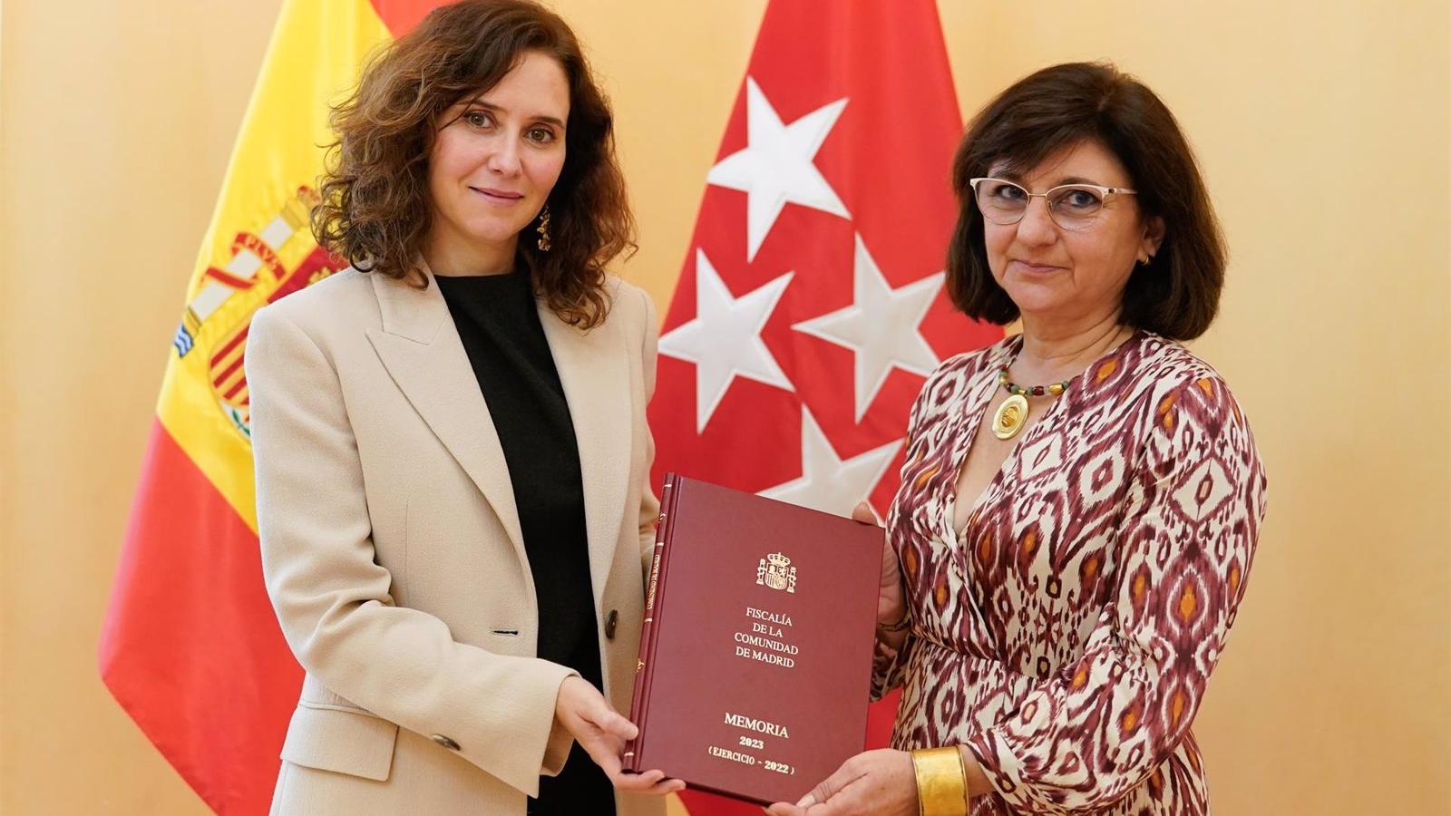 Díaz Ayuso recibe la Memoria de la Fiscalía de Madrid sobre sus actividades en 2022