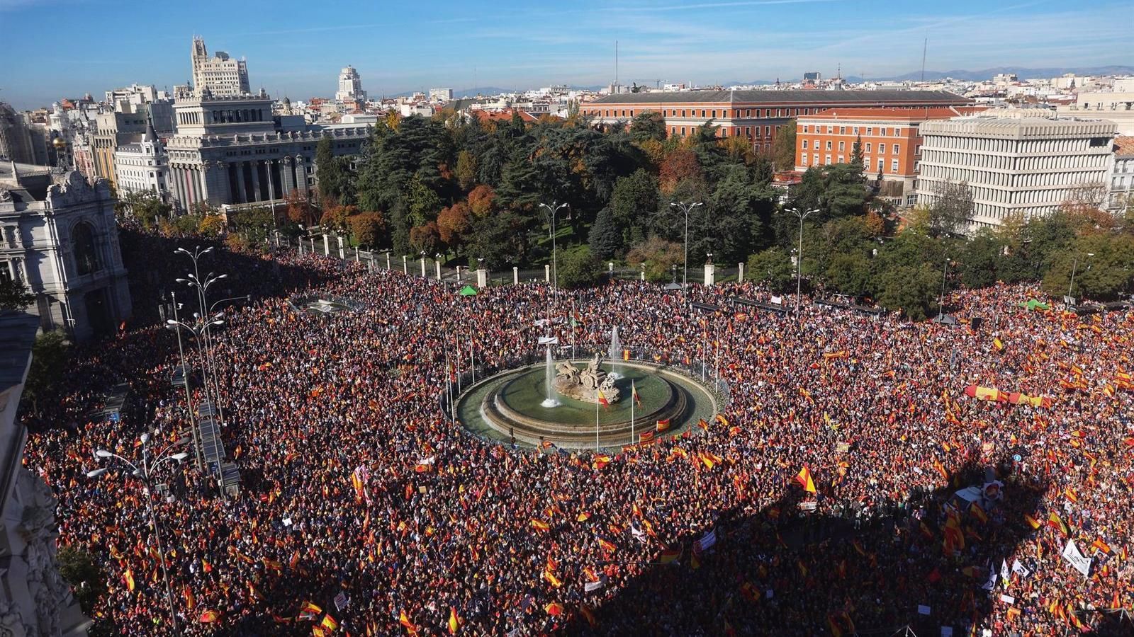 Masiva manifestación en Cibeles y los alrededores para protestar contra la amnistía y Sánchez