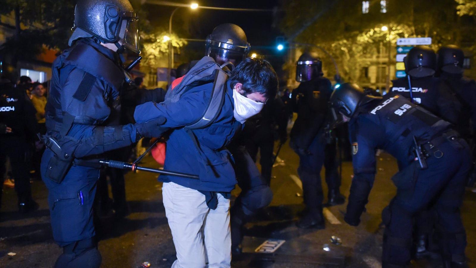 La policía detiene a seis manifestantes en las protestas de este sábado en Ferraz 