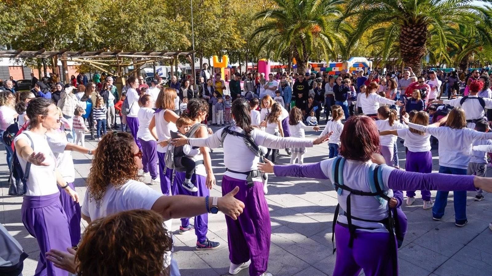 Las familias de Torrejón se suman a las actividades del Día Mundial de la Infancia en el Paseo de la Democracia
