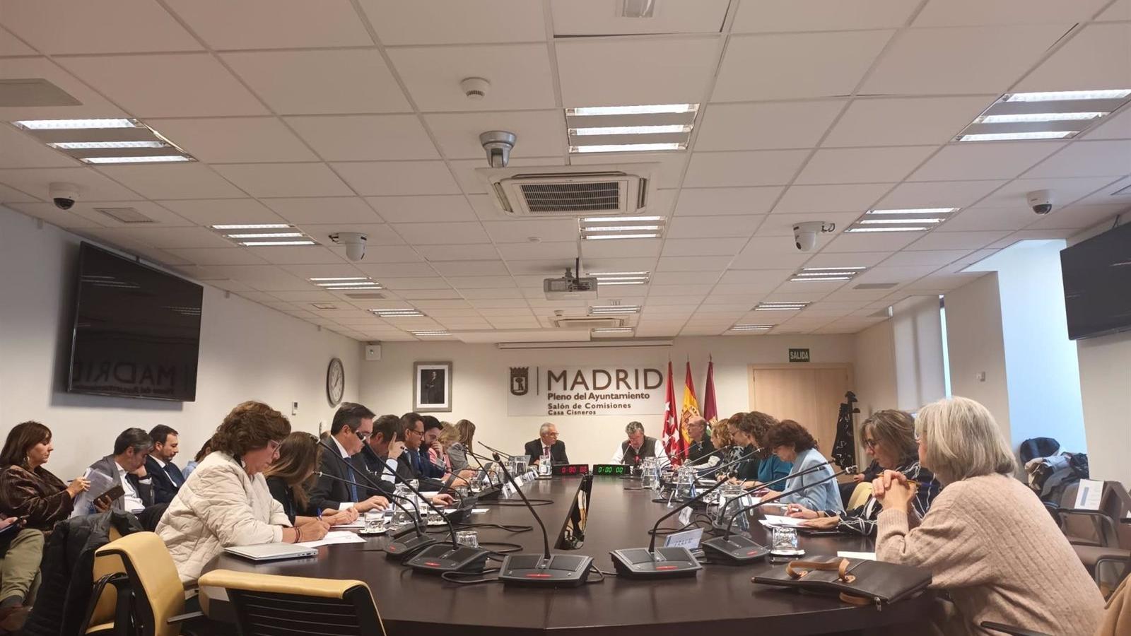 Los quioscos de prensa y el Ayuntamiento de Madrid acuerdan pilotos para incorporar cajeros y puntos de distribución de última milla