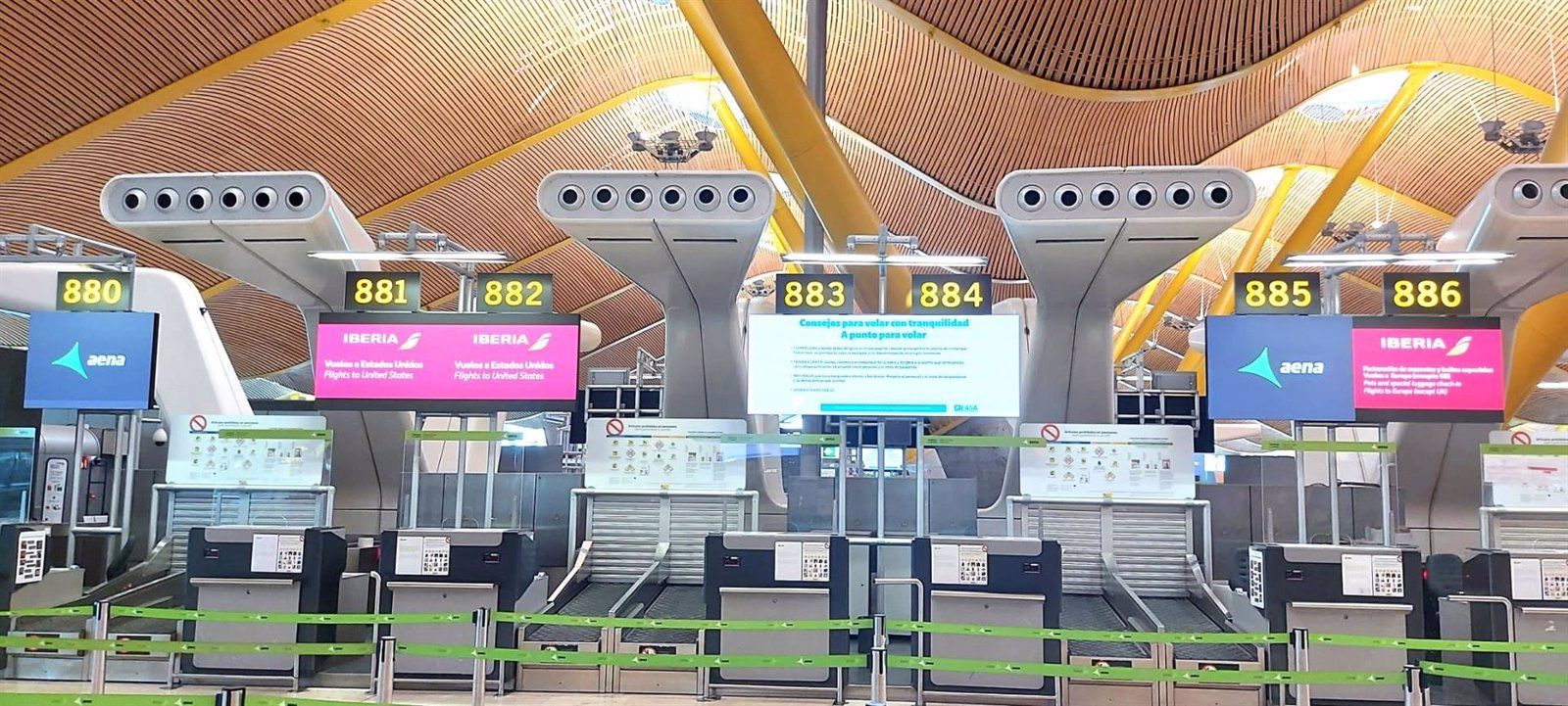 El aeropuerto de Barajas invierte casi tres millones en la instalación de tecnología Led digital