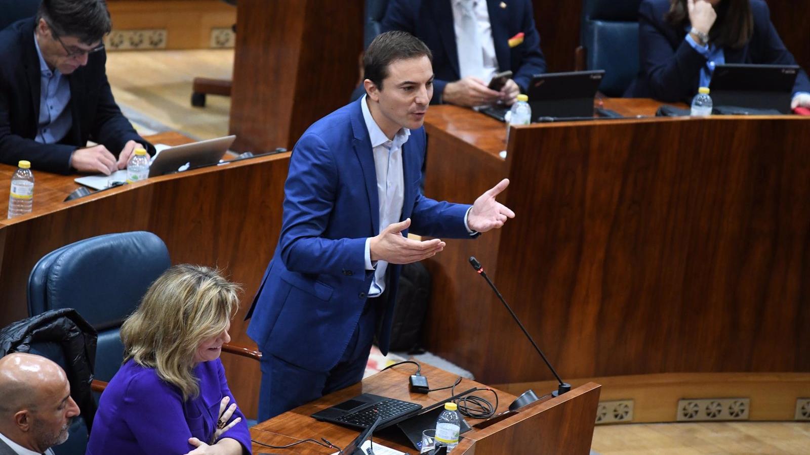 Lobato denuncia que Ayuso "amordaza Telemadrid" 