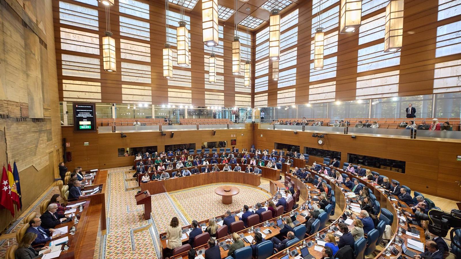 La reforma de las leyes LGTBI y Trans que propone Ayuso pasa el primer trámite parlamentario gracias a PP y Vox