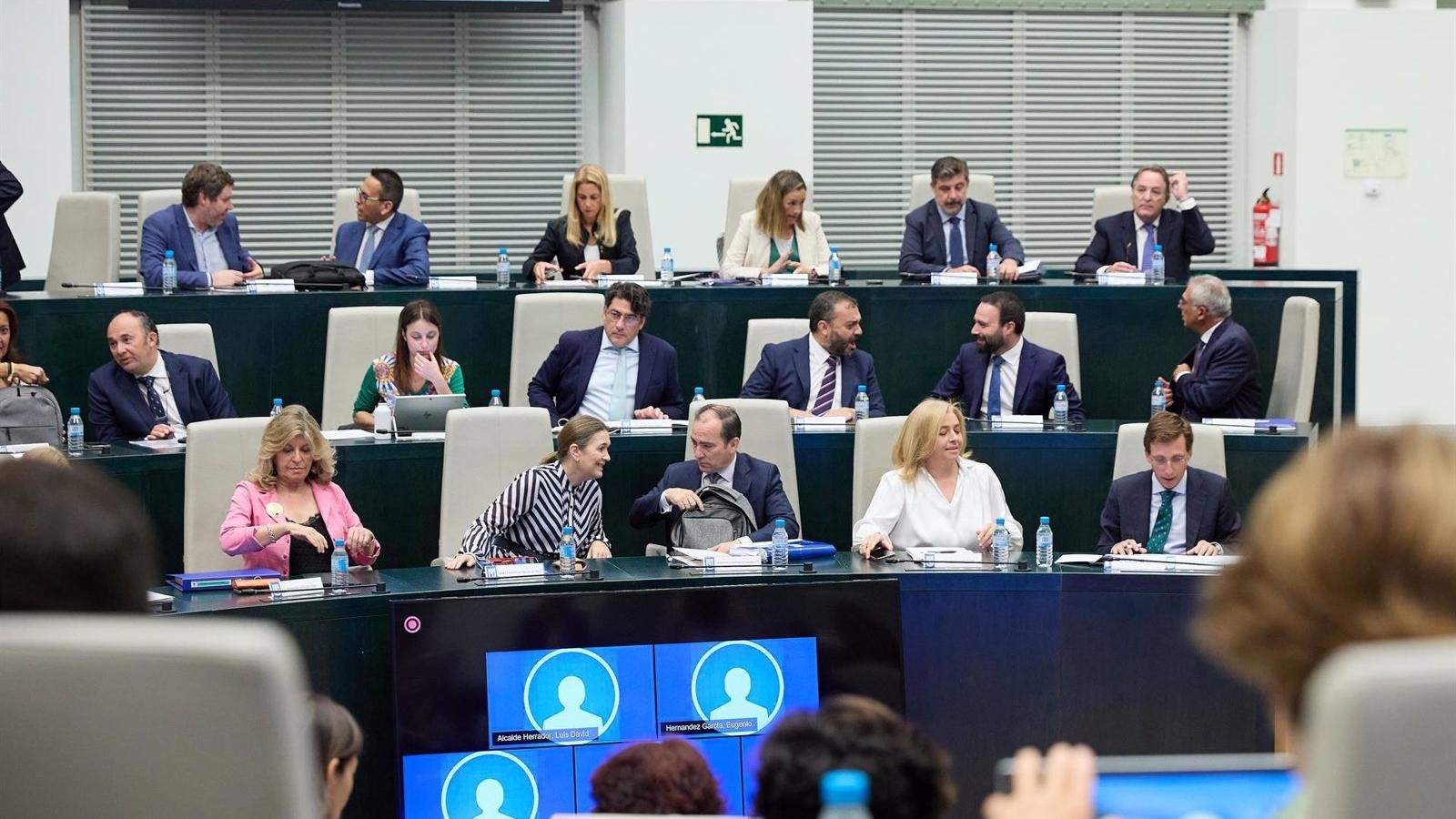 Cibeles debate la reprobación de Sánchez, los disturbios en Ferraz o las licencias de cocinas industriales