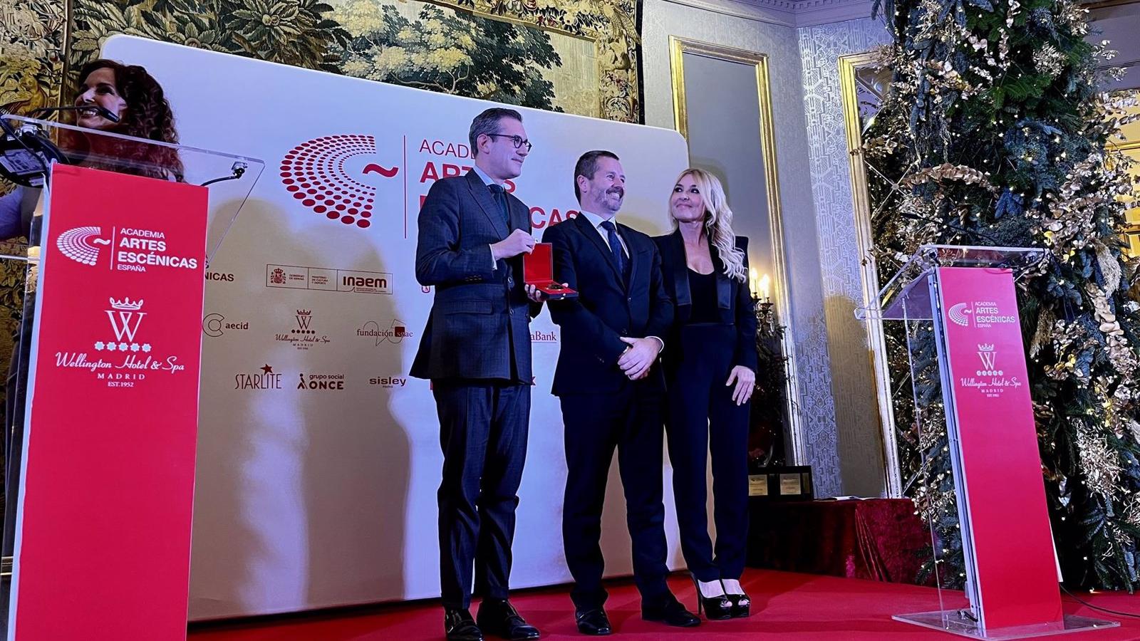 De Paco asiste a la entrega de Medallas de Oro y Distinciones de la Academia de Artes Escénicas de España