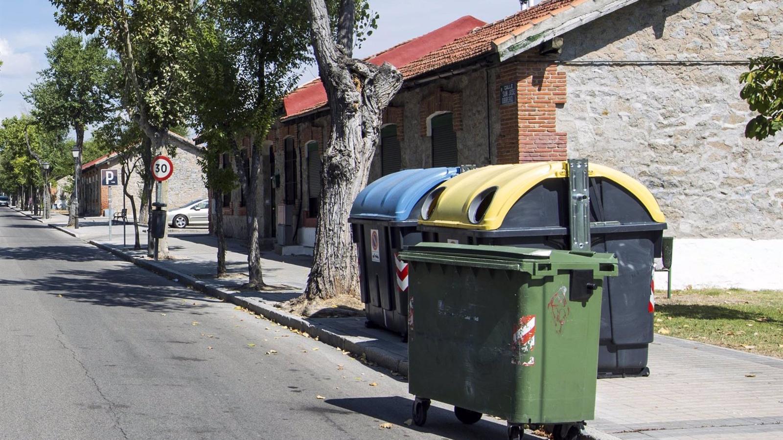 Las Rozas inicia la retirada de los contenedores de cuatro ruedas en la zona norte de Las Matas