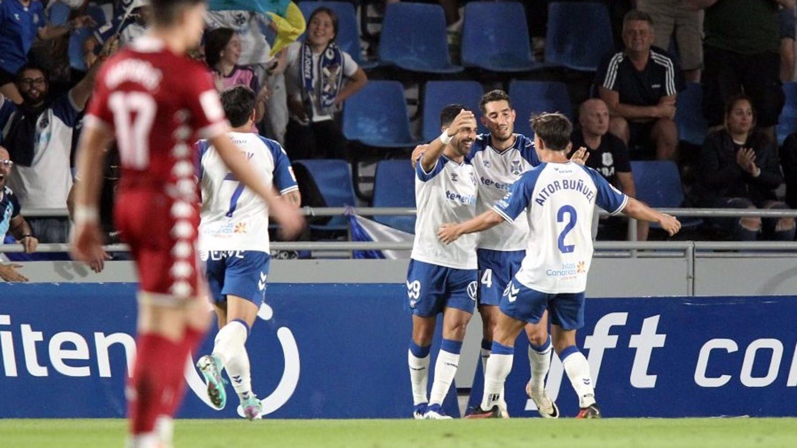 El Tenerife amarga el estreno liguero de Nafti con el Alcorcón y se engancha al 'playoff' de Segunda