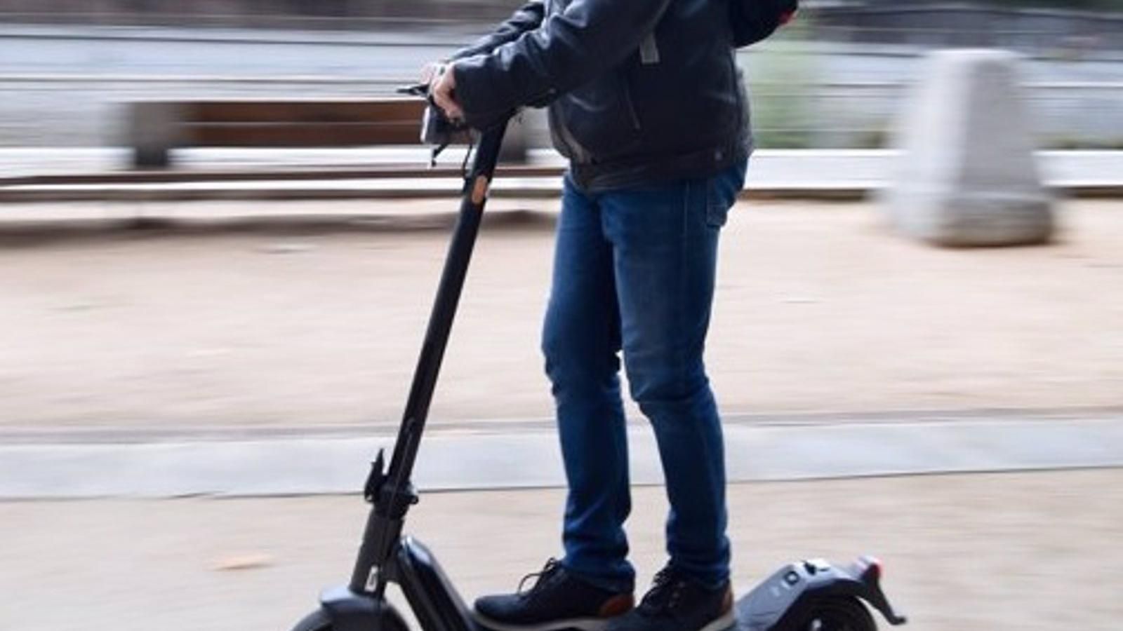 Renfe prohíbe el acceso con patinetes eléctricos a todos sus trenes