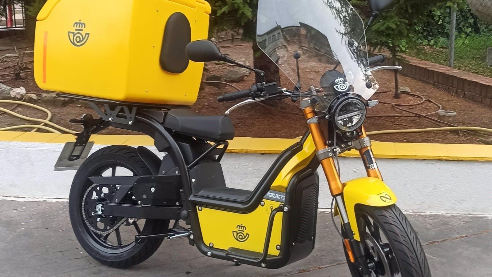 Correos incorpora ocho motos eléctricas ciberseguras a su flota sostenible en Galapagar