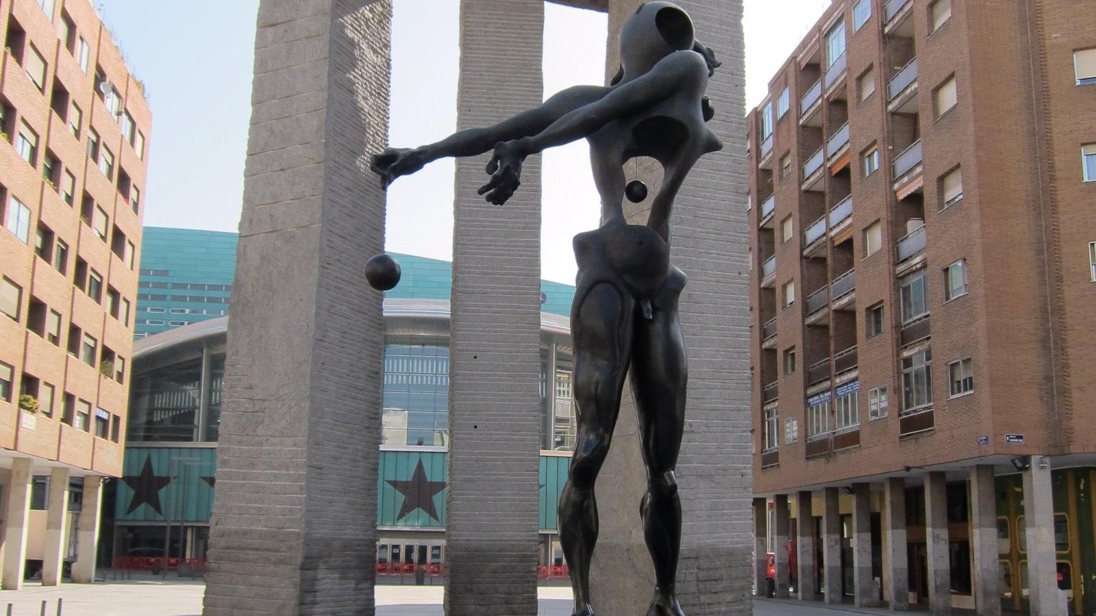 El Ayuntamiento "no desplazará o modificará" el Dolmen de Dalí en la plaza de Felipe II