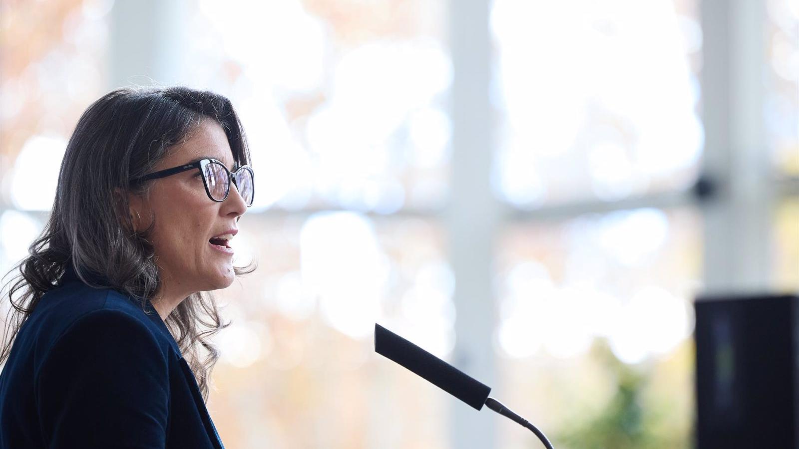 Bergerot acusa al PP de "abandono institucional" en vivienda y Ayuso acusa a la izquierda de "agravar" el problema