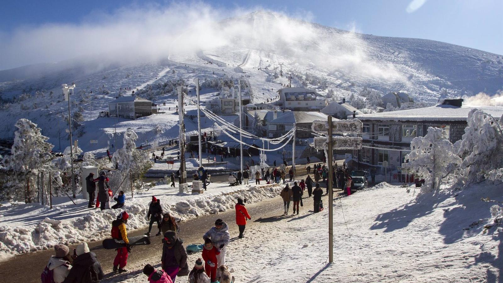El Gobierno regional defiende que siga el esquí en Navacerrada, que abrirá este invierno, y espera que Ribera rectifique el cierre