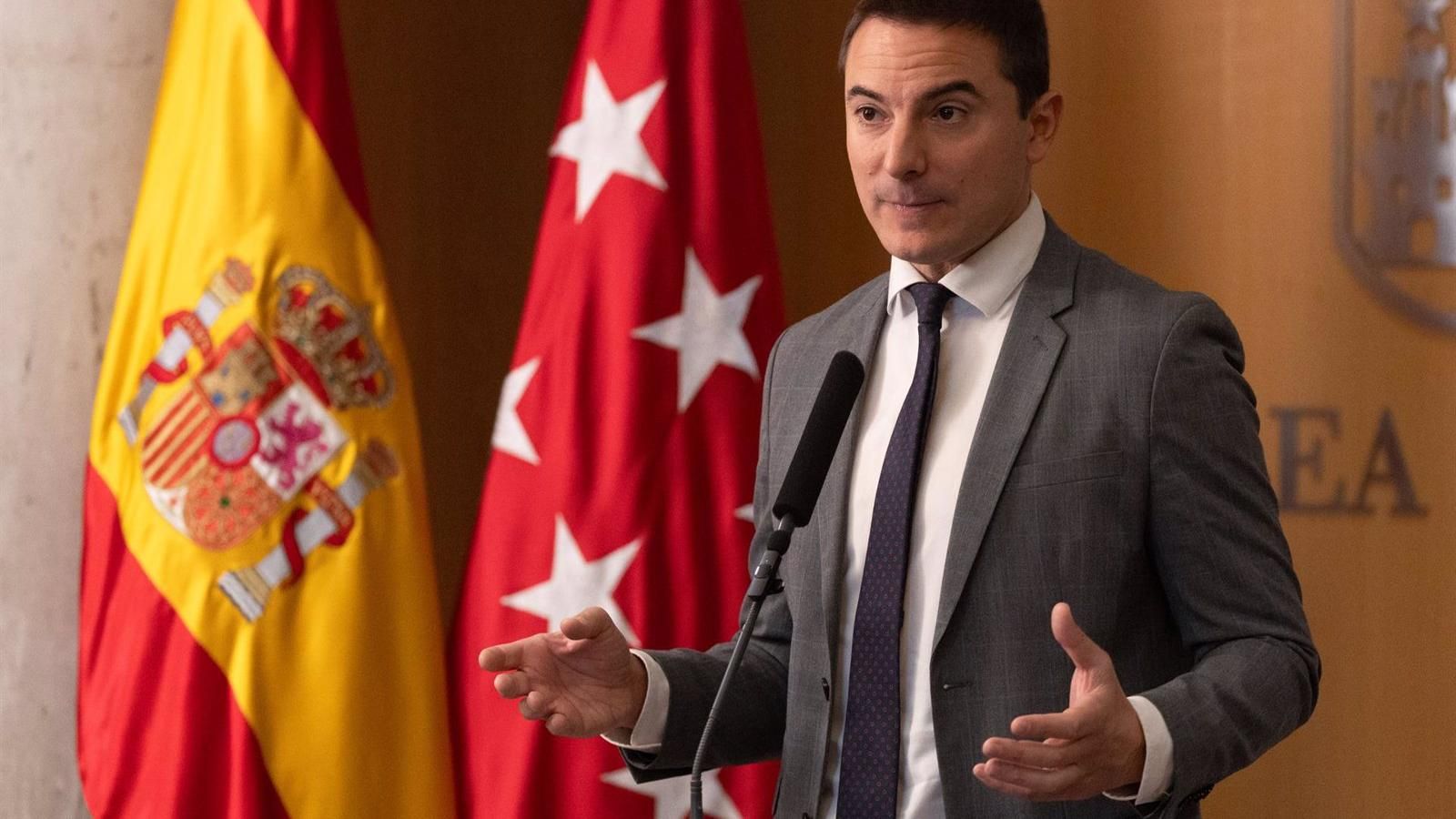 Lobato reclama a Ayuso mostrar su expediente académico