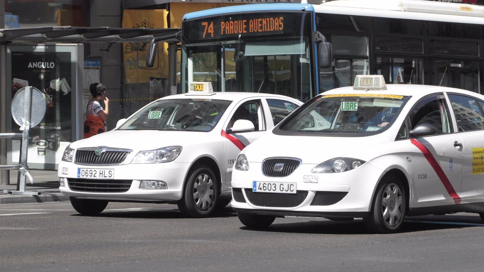 El BOCM publica el nuevo reglamento del taxi: circulación 24 horas, modalidad compartida y quince licencias por titular