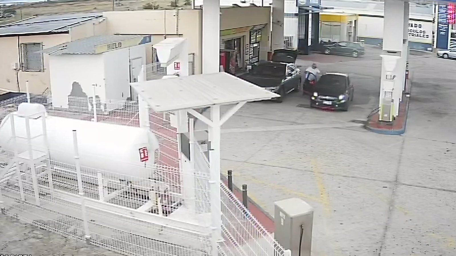 Cuatro detenidos por atracar con violencia una gasolinera en Toledo tras robar un coche en Ciudad Lineal