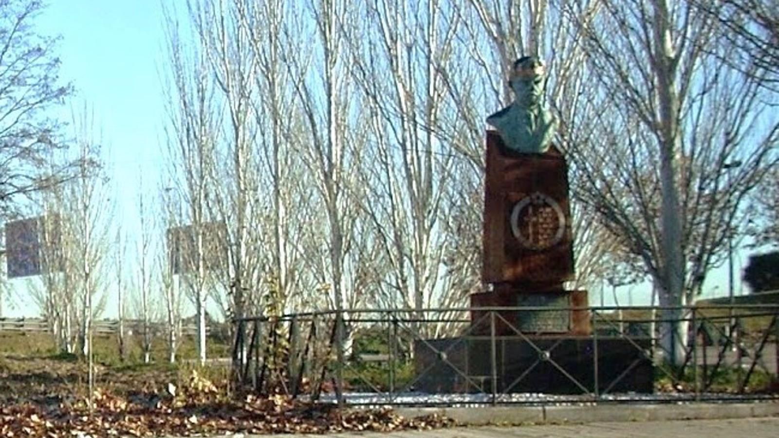 Un busto de Ángel Torres retirado hace años de una parcela se colocará en el Coliseum tras su remodelación