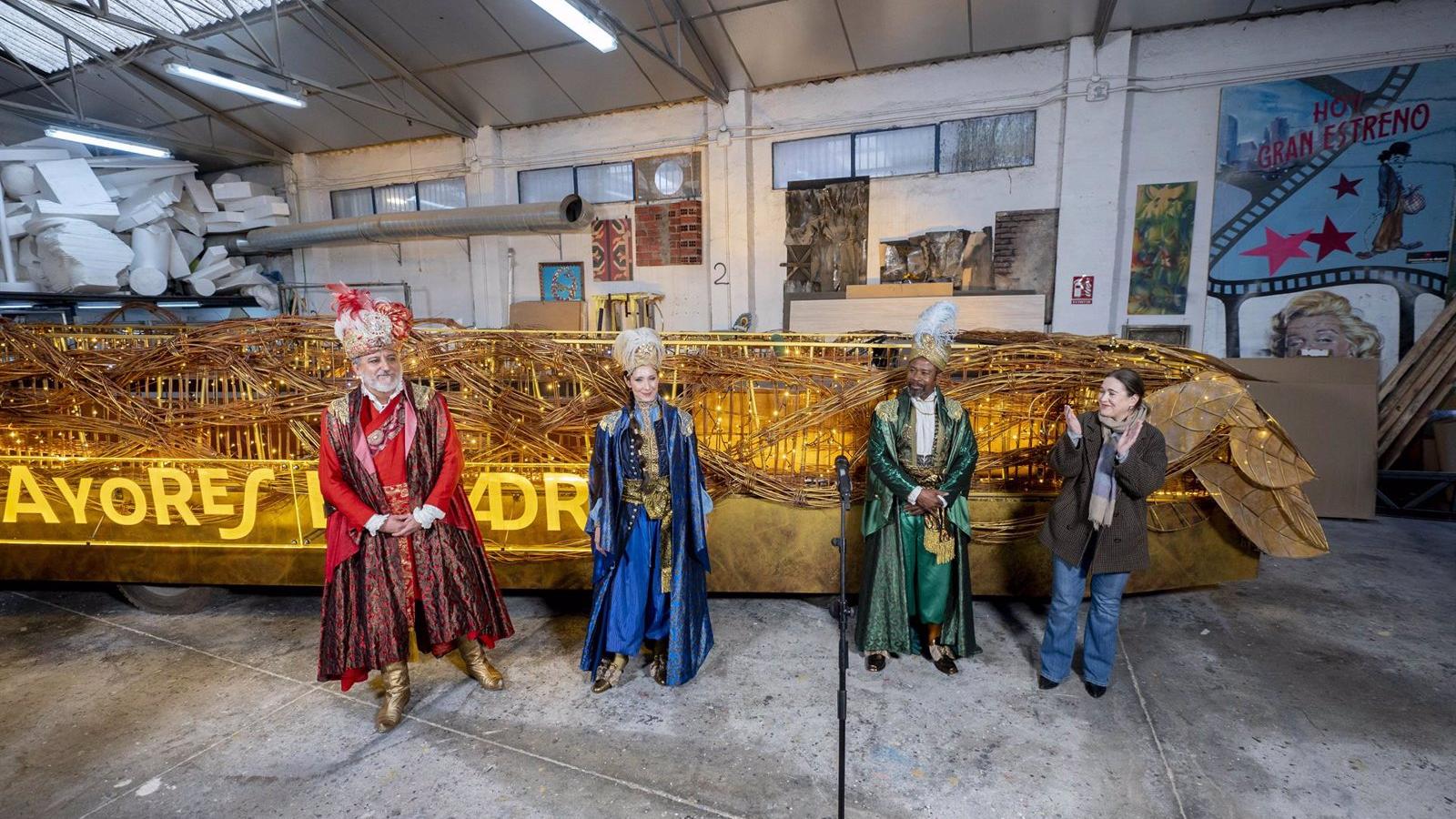 Los Reyes Magos recorrerán Madrid con 13 carrozas, marionetas y 200 pajes