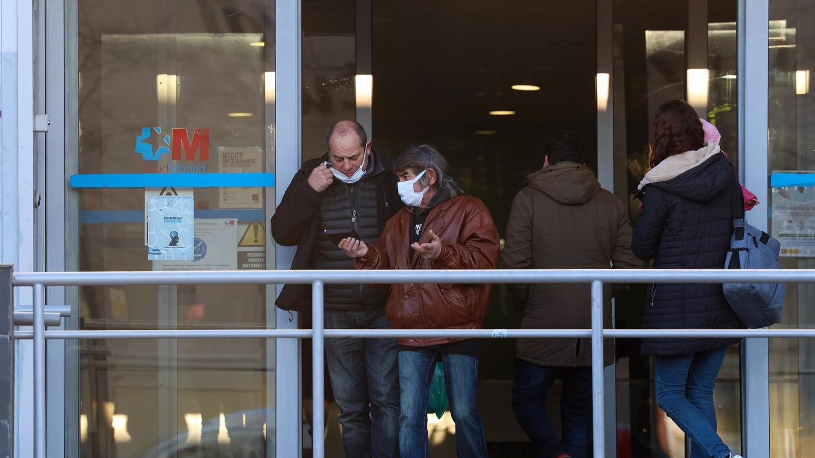Amyts apoya el uso de mascarilla en centros de salud y transporte público