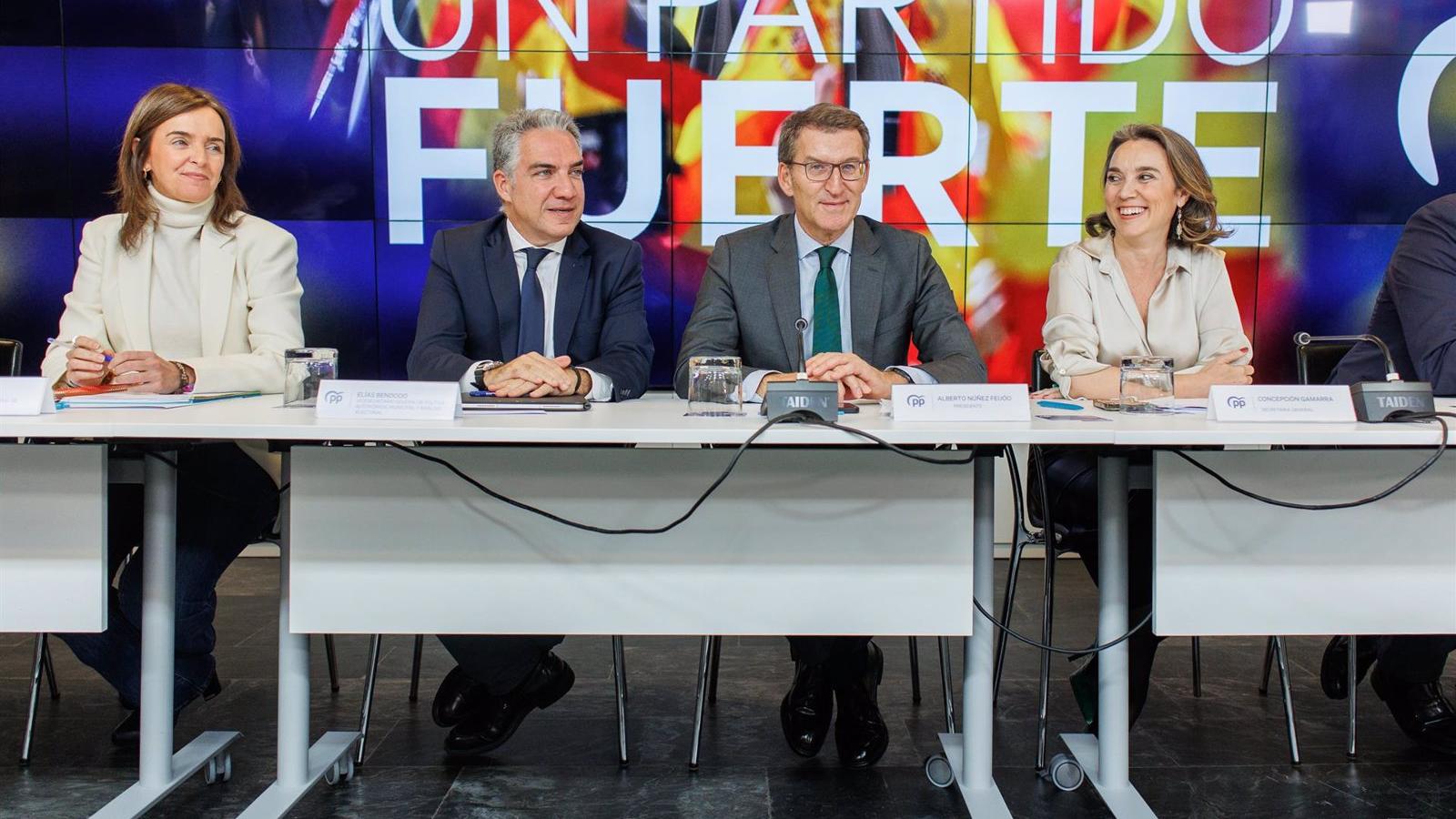 Feijóo anima al PP a denunciar en toda España las "desigualdades" que provocan los pactos de Sánchez con Puigdemont