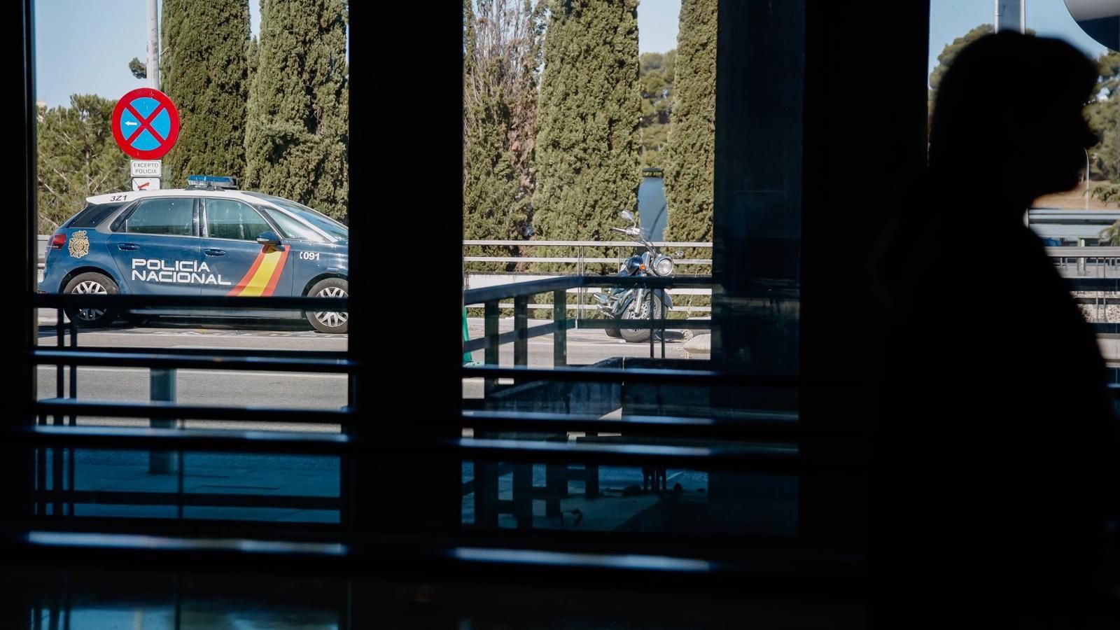 Denuncian la fuga de 26 magrebíes solicitantes de asilo en Barajas