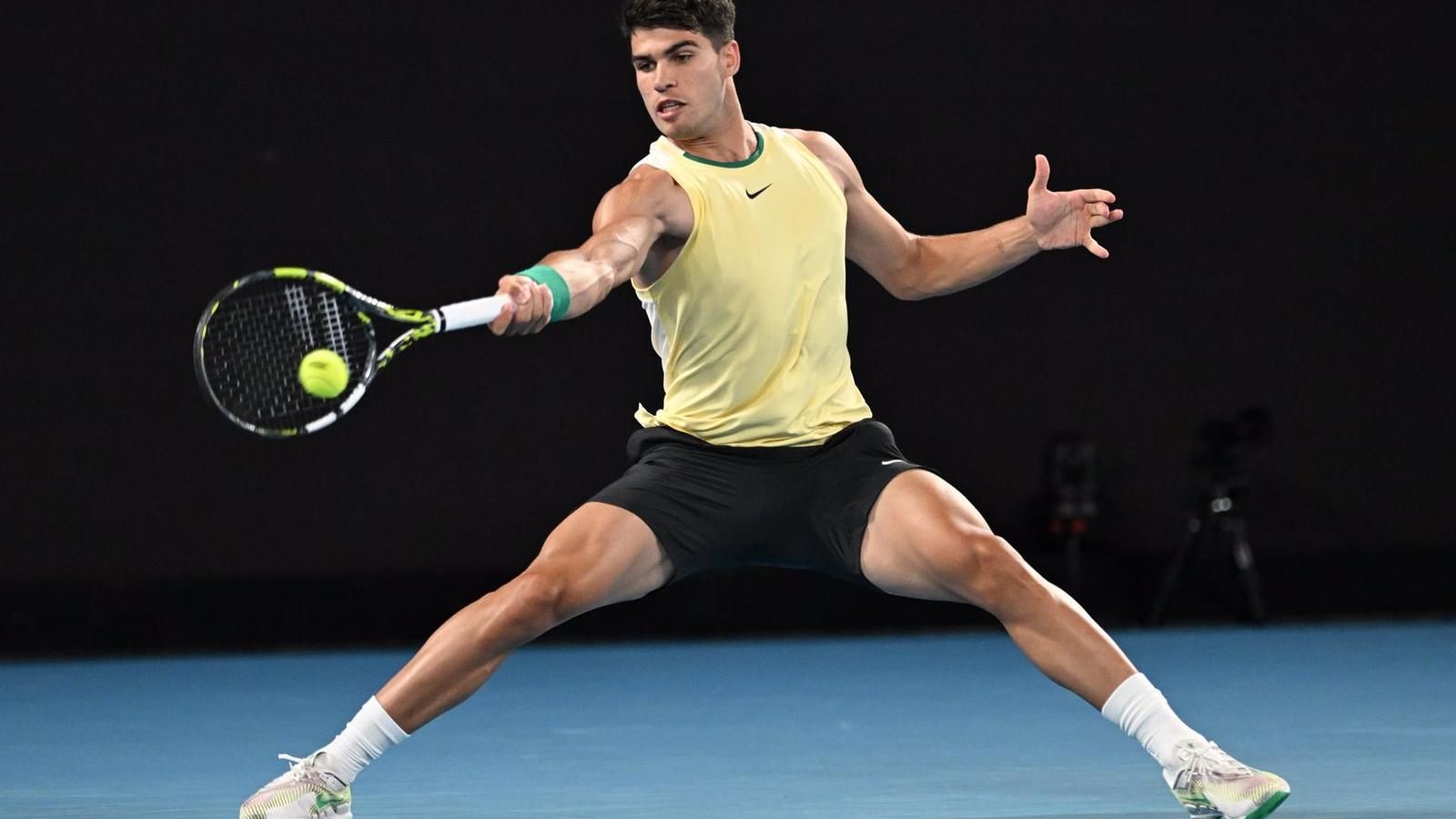 Carlos Alcaraz tumba a Richard Gasquet en su estreno en Melbourne