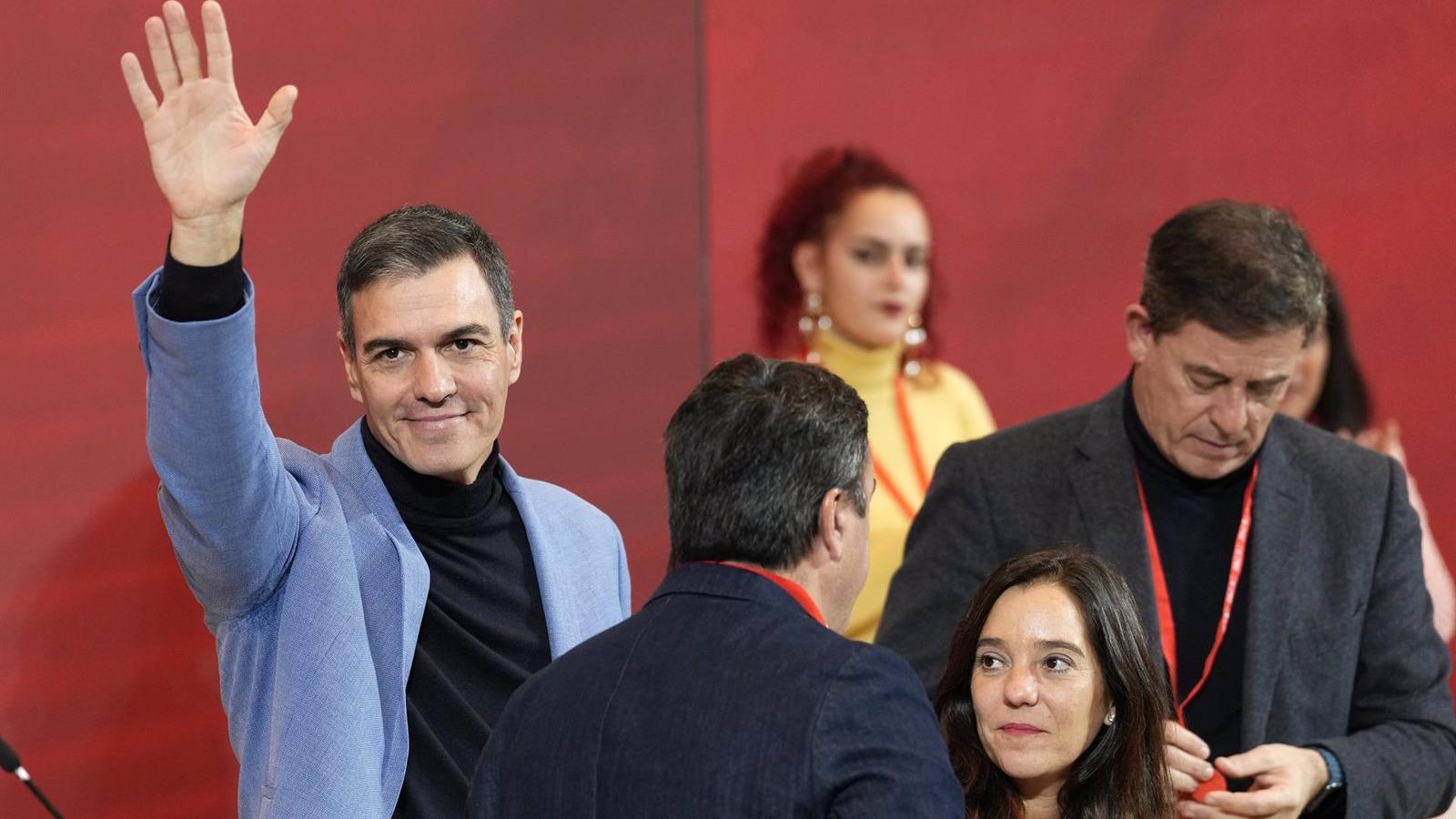 El CIS sitúa al PSOE primero con casi dos puntos de ventaja sobre el PP