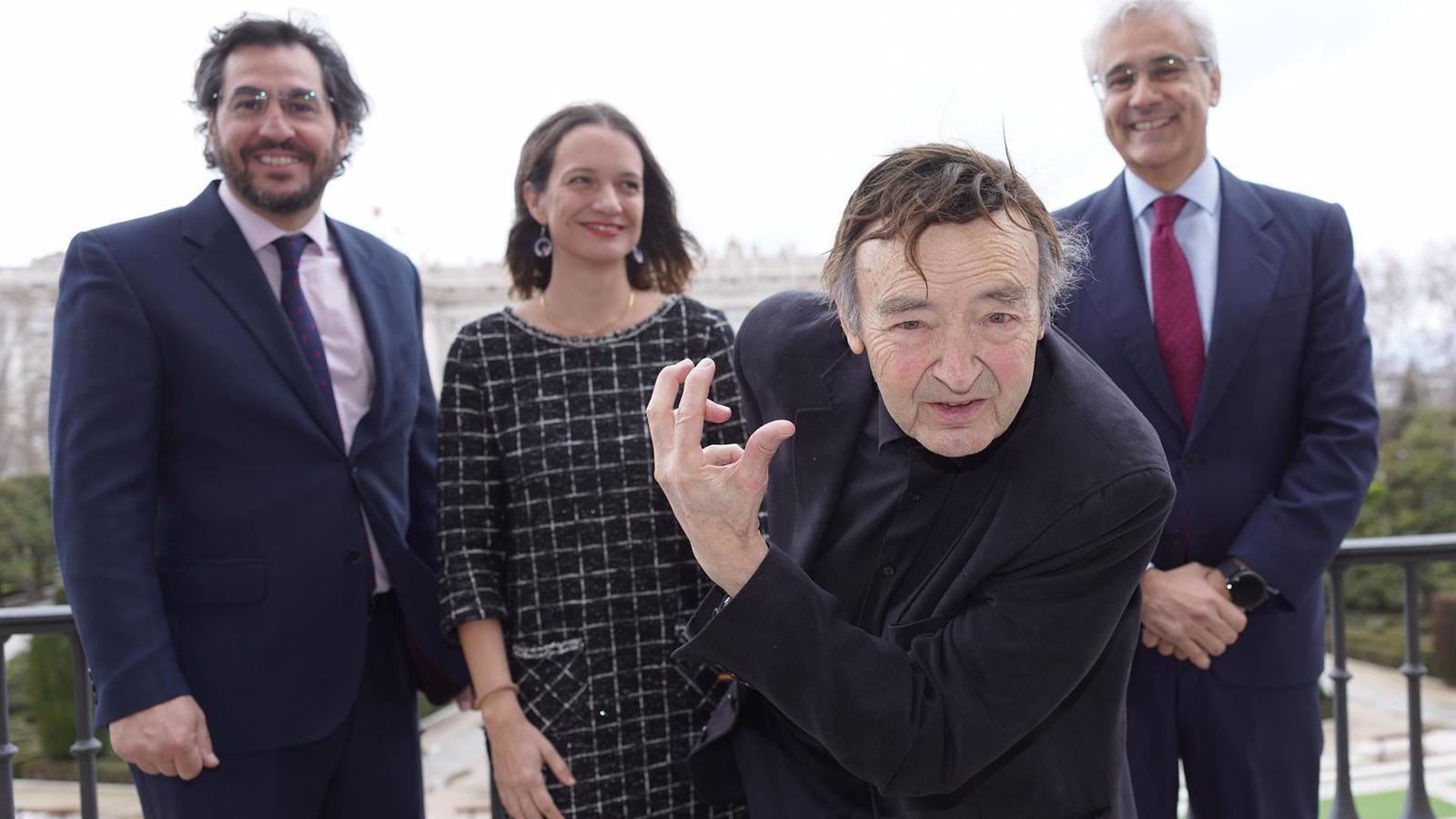 El escultor Ángel Oresanz recibe el premio extraordinario del Teatro Real