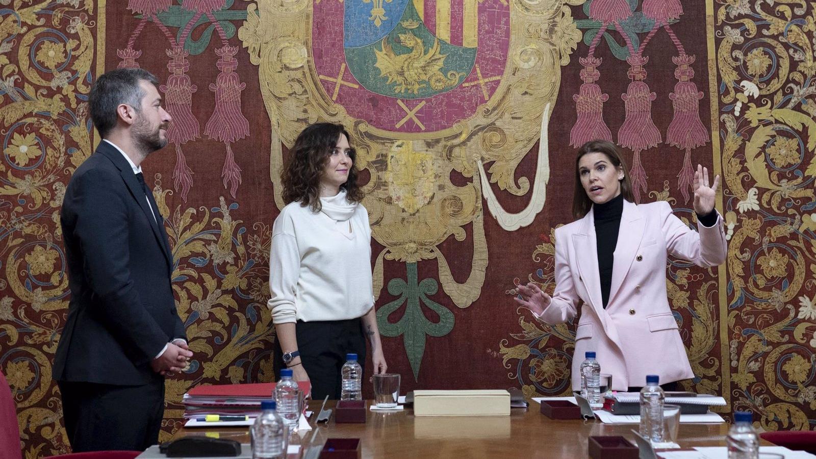 Díaz Ayuso exige un plan ante la "tremenda oleada" de migrantes y no llevarlos "de tapadillo" a la Península