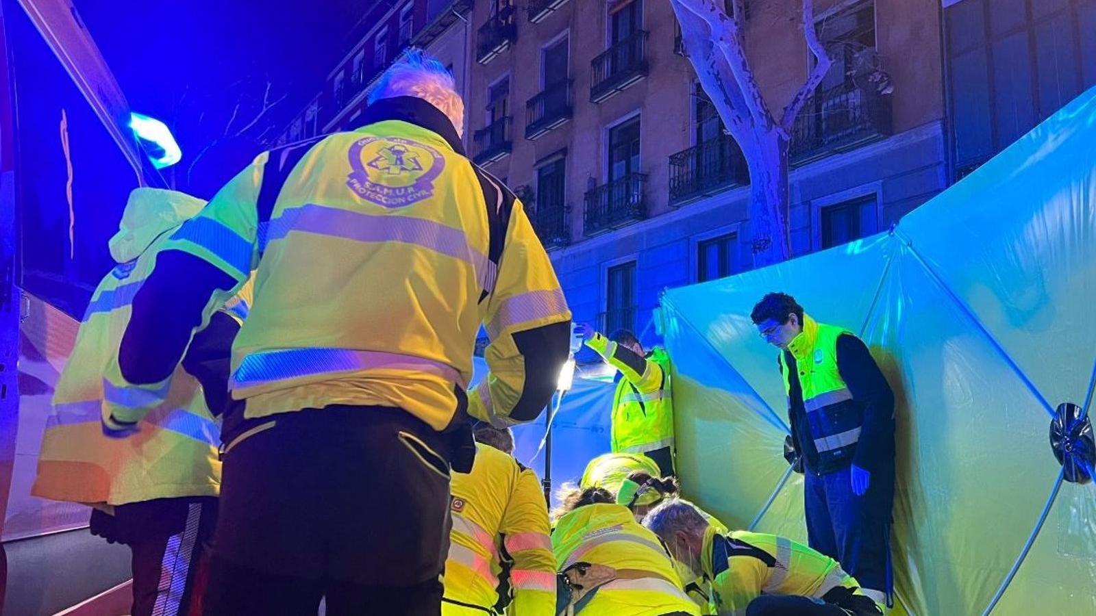  Un hombre de 75 años, en estado grave tras sufrir un atropello de una moto en la calle Toledo