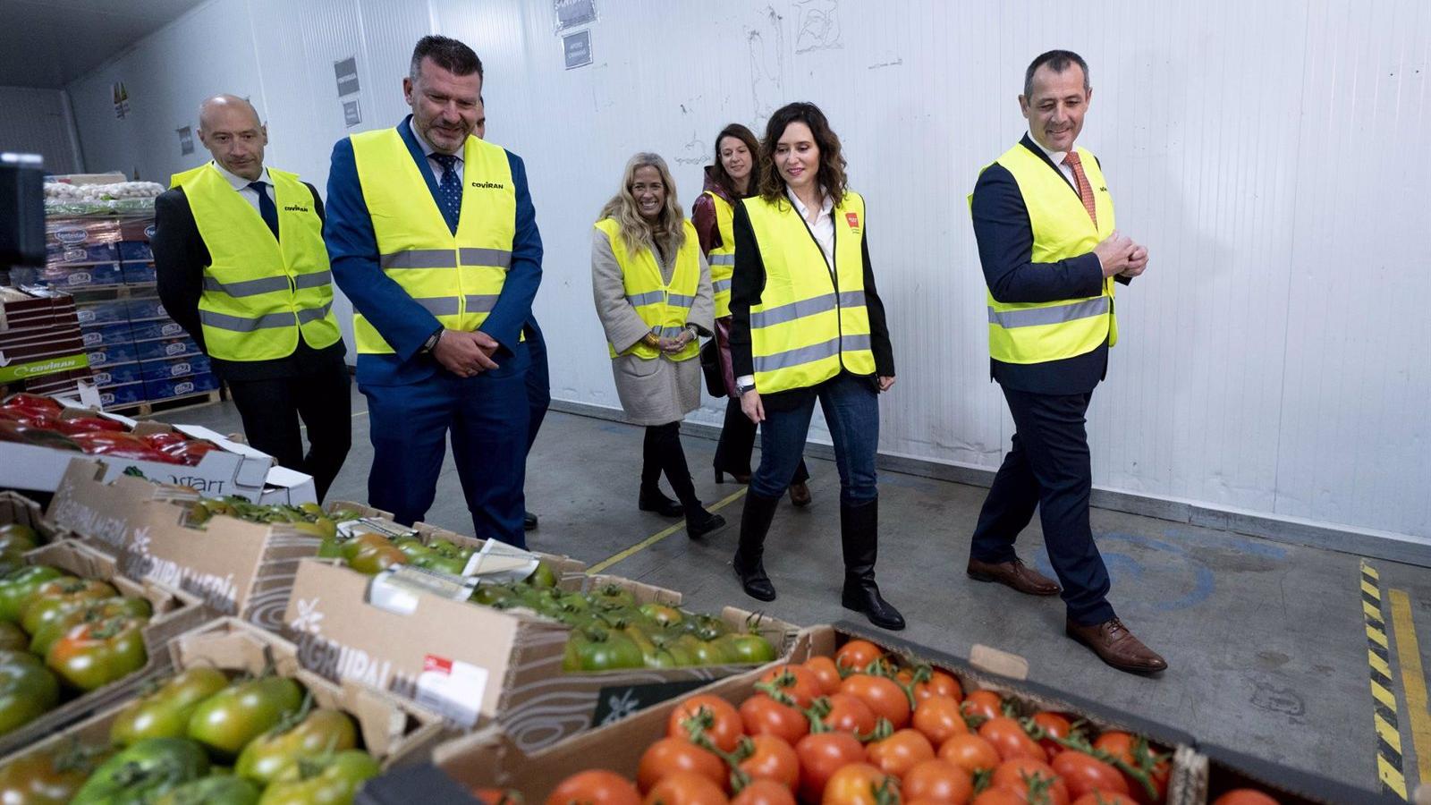 Díaz Ayuso critica las decisiones políticas que están creando "una escalada de precios en los productos de la compra"