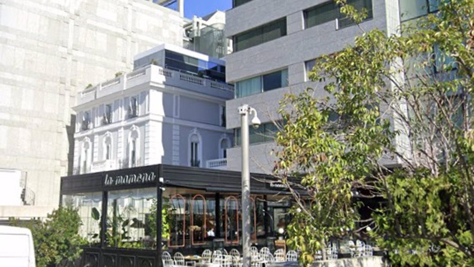 Roban a punta de pistola tres relojes de lujo en una terraza del Paseo de la Castellana