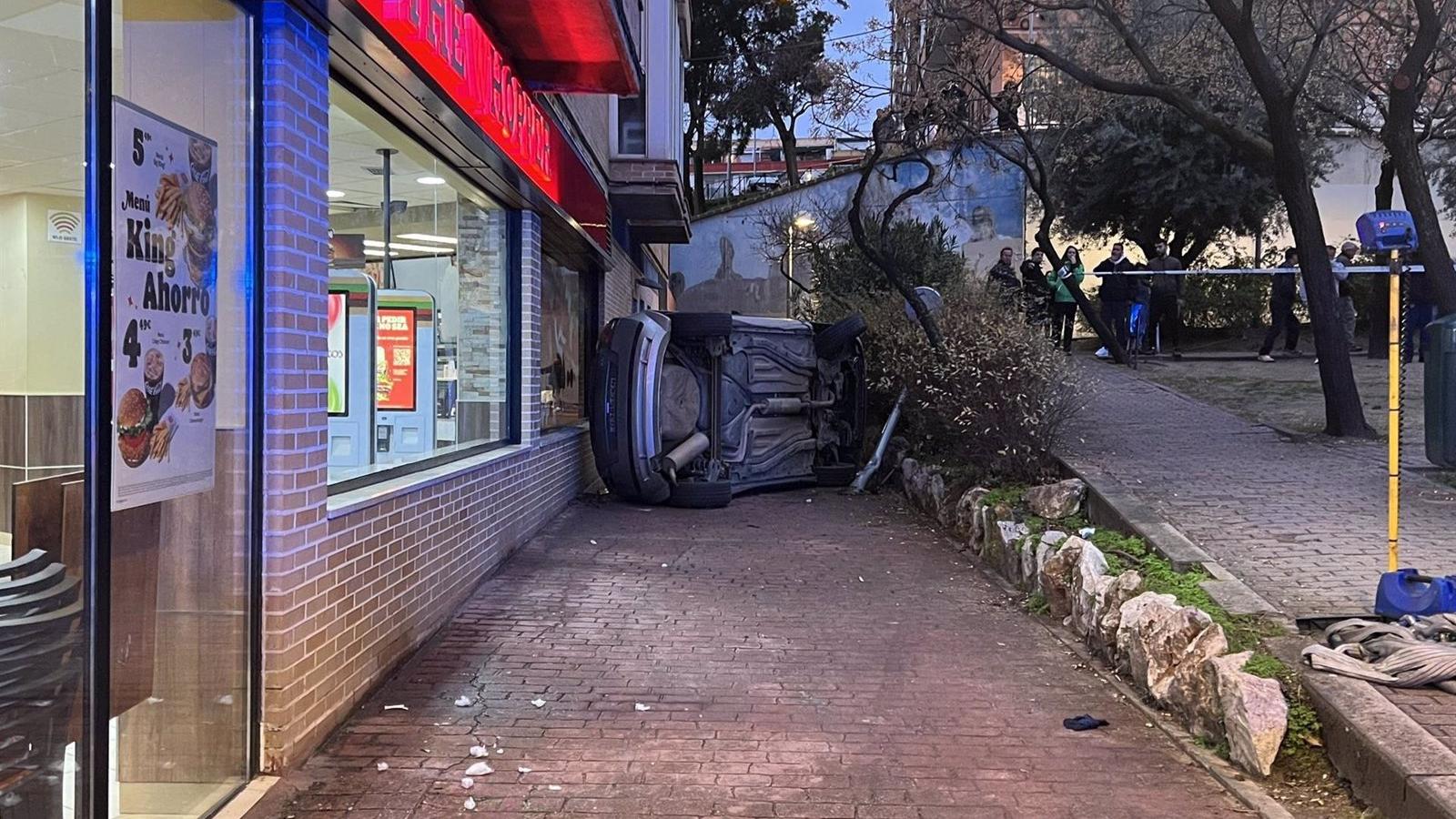 Un turismo que huía de la Policía  atropella a una mujer de 29 años en Carabanchel