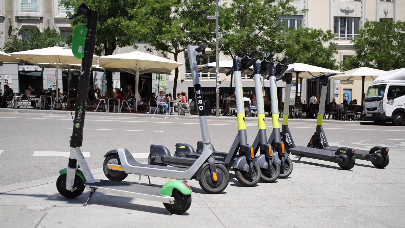 Las sanciones por aparcamiento indebido de patinetes en Madrid se reducen a la mitad