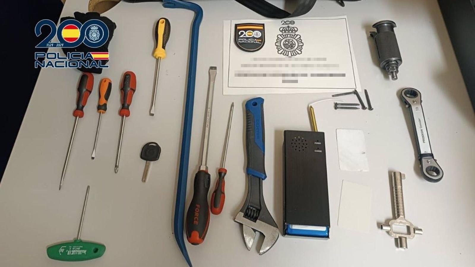  Pillan a tres ladrones mientras robaban en unas oficinas de Chamartín tras realizar un butrón