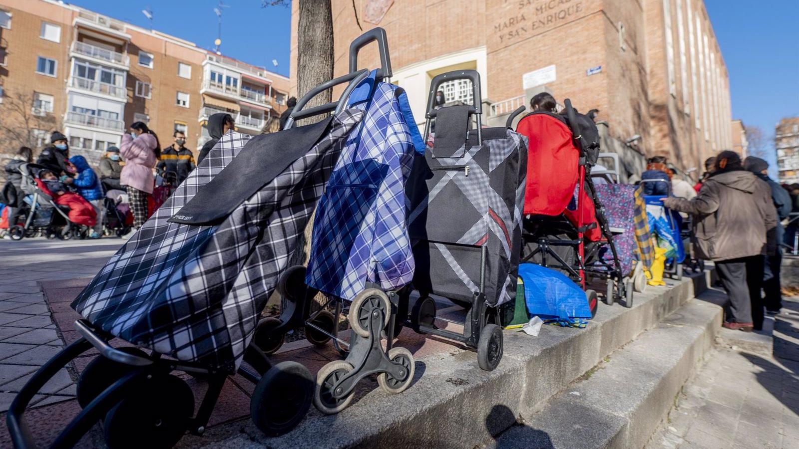 El Gobierno prevé llegar a 70.000 familias vulnerables con las nuevas tarjetas monedero