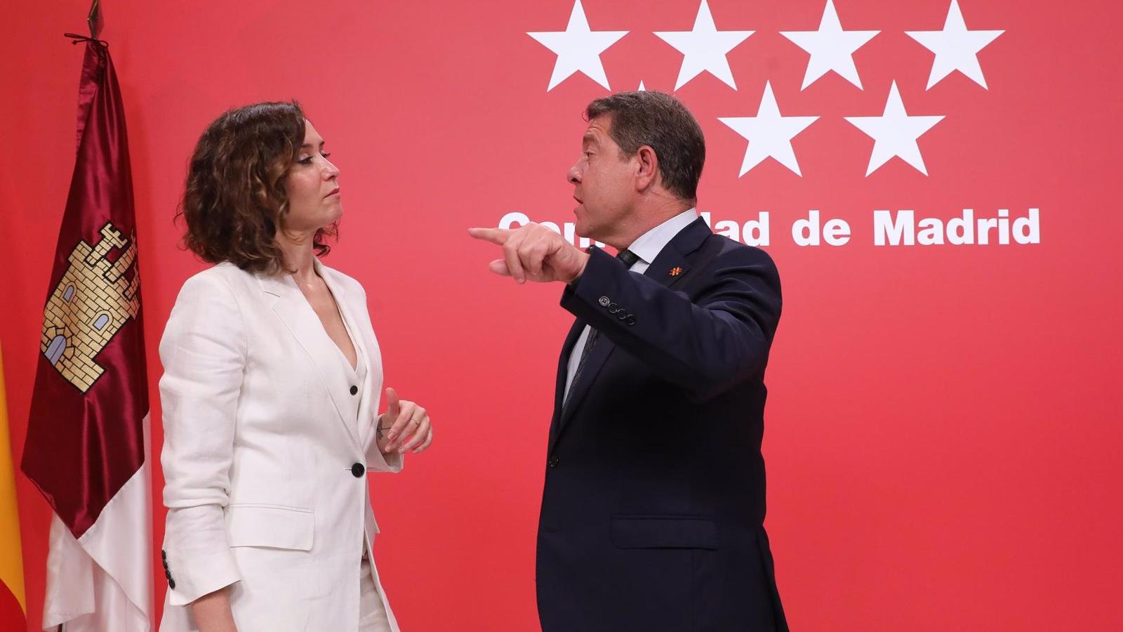 Díaz Ayuso acusa al PSOE de despreciar a Page y ve un "error" que le abran la puerta de salida