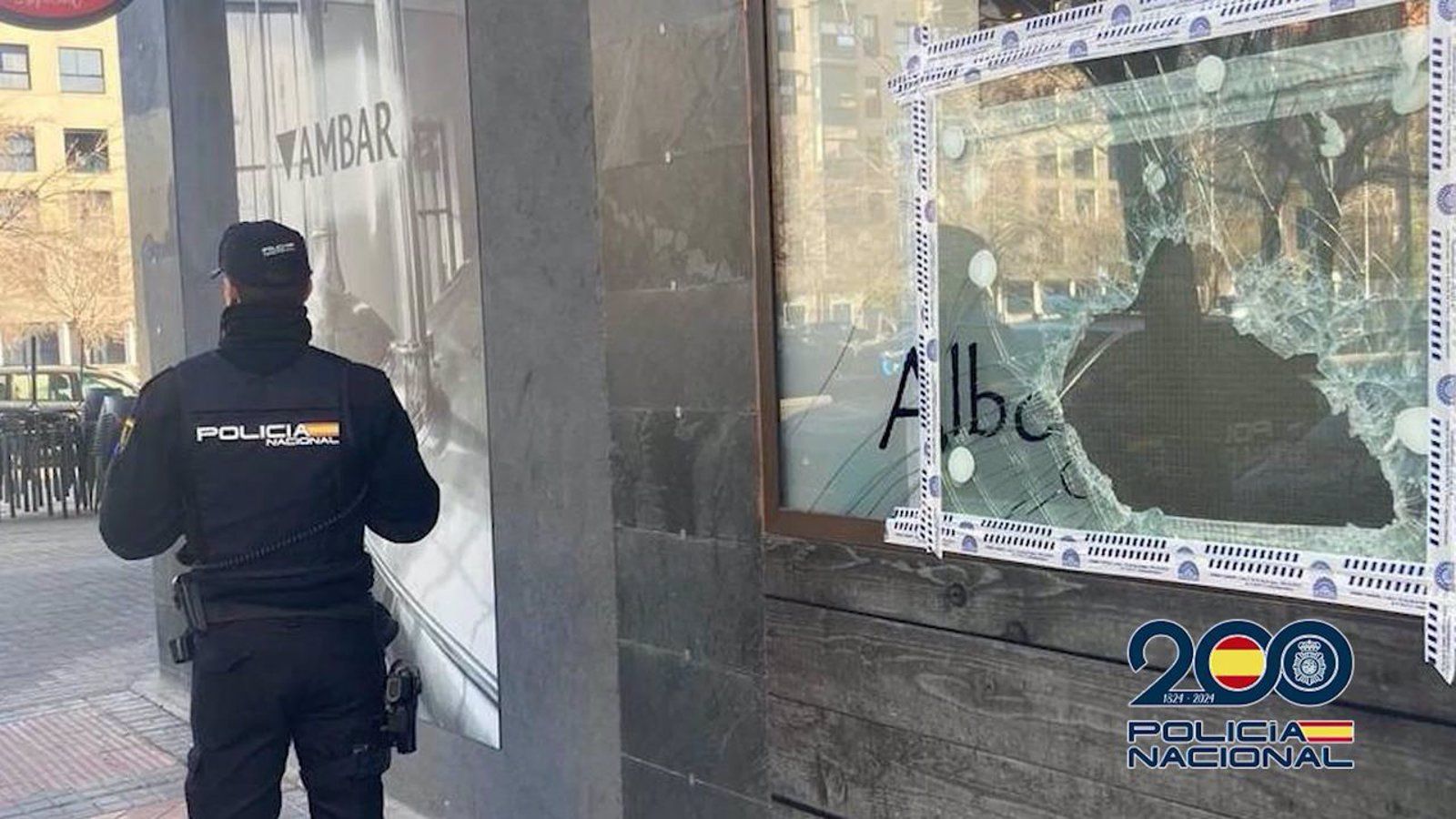 Agentes fuera de servicio pillan a dos ladrones robando en un bar del Ensanche de Vallecas